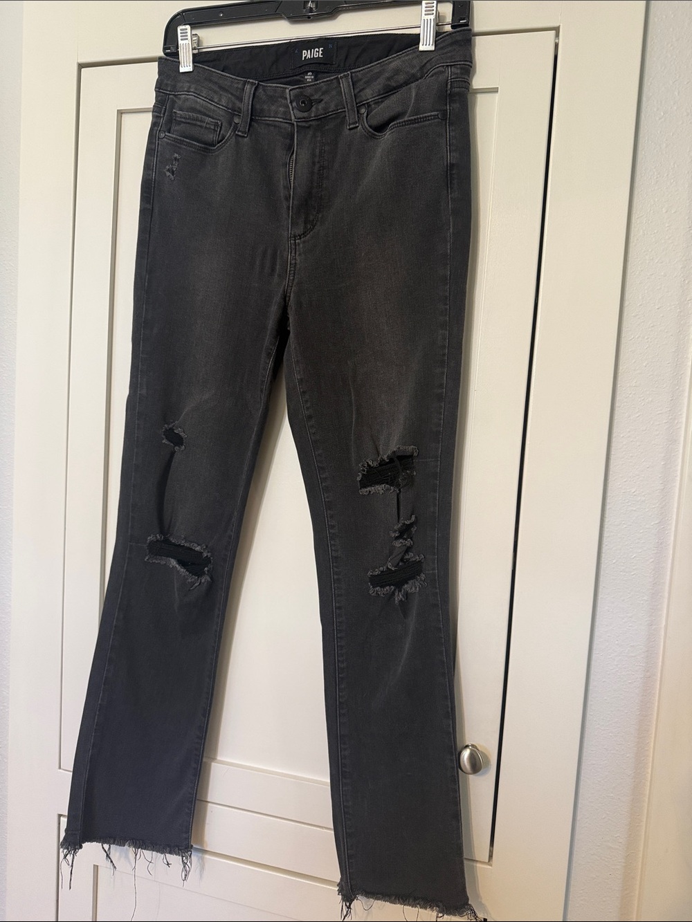 GUC PAIGE Black Straight-Leg Distressed Jeans